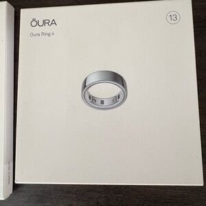 Oura Ring 4 in Shiny Silver